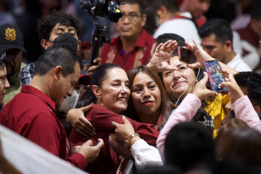 “Presidenta, Presidenta”, así recibieron a Sheinbaum y Adán Augusto en Congreso de Morena