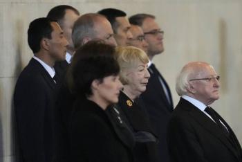 Brit&aacute;nicos apuran sus &uacute;ltimas horas con Isabel II