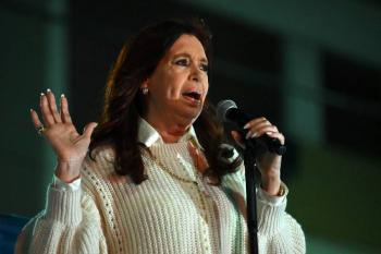 Abogados de Cristina Fern&aacute;ndez de Kirchner comienzan defensa por caso de presunta corrupci&oacute;n