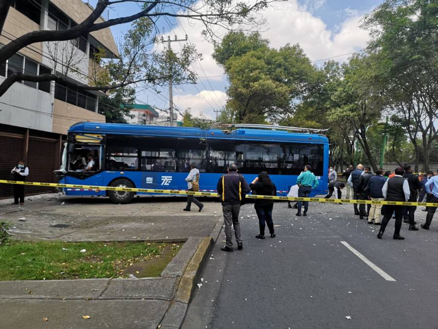 Reportan choque del nuevo Trolebús en Iztapalapa durante capacitación