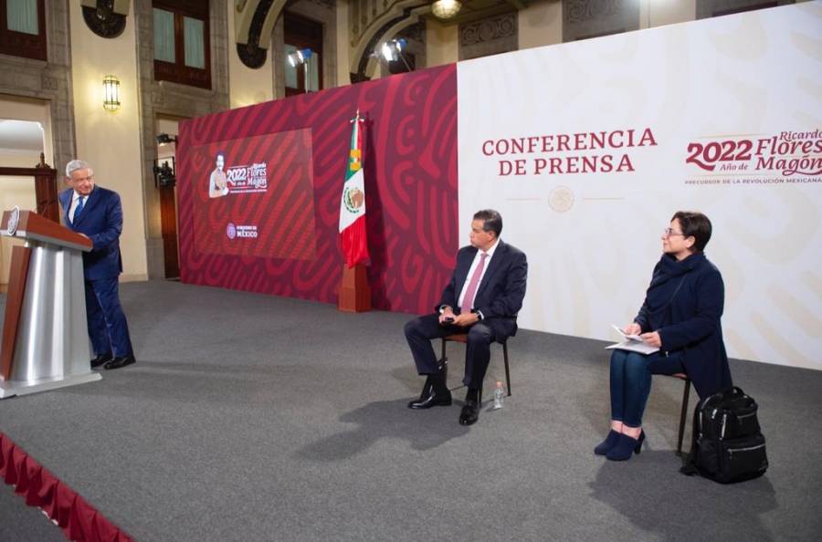 Solo dos de sus cien compromisos están pendientes, asegura López Obrador