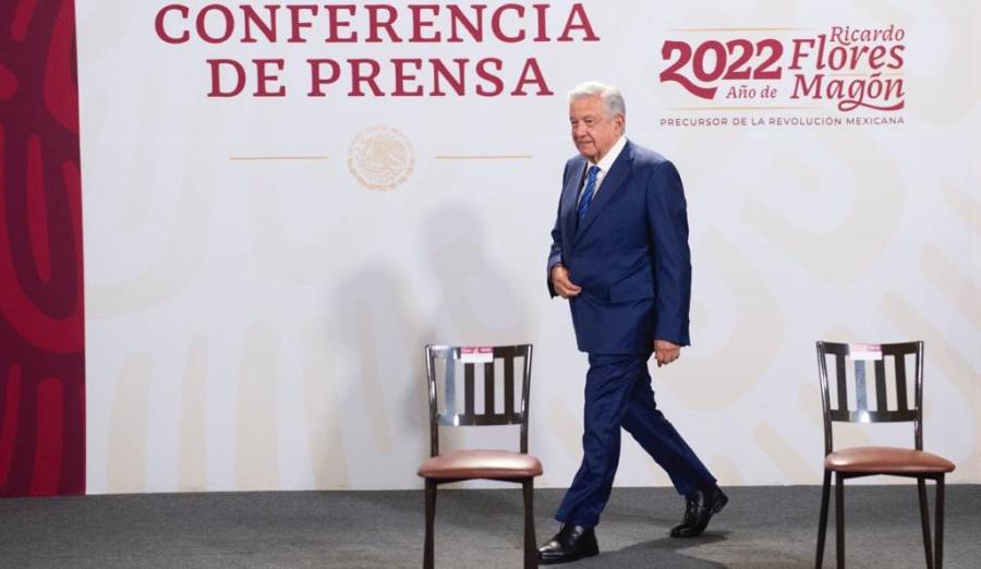 AMLO lamenta fallecimiento de dos personas tras sismo de madrugada
