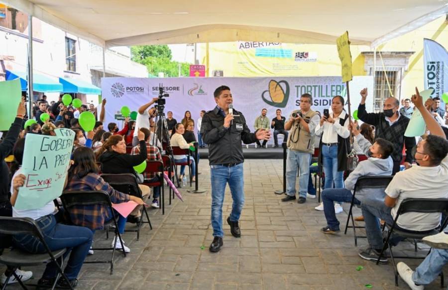 Anuncia Gallardo Cardona carreteras de cuatro carriles en Moctezuma y Ahualulco