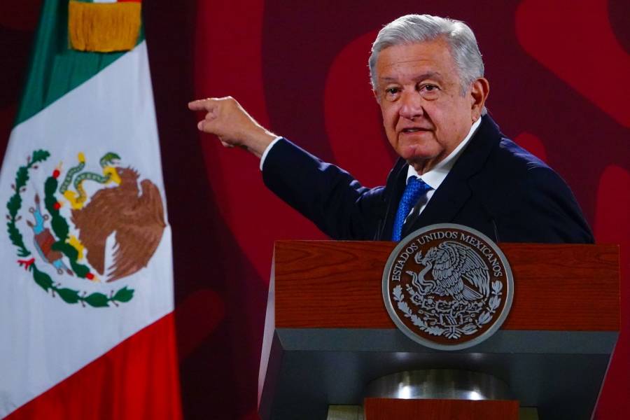 Hay “intereses” detrás de las protestas por Ayotzinapa, denuncia AMLO