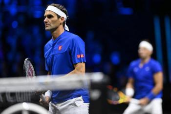 Roger Federer inicia su partido de la Laver Cup, el &uacute;ltimo de su carrera