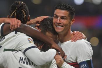 Fuerte golpe deja tirado a Cristiano Ronaldo durante el partido de Portugal vs Rep&uacute;blica Checa