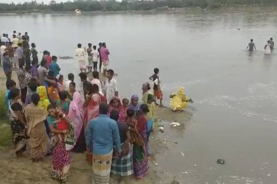 Hay al menos 24 muertos por naufragio en Bangladesh