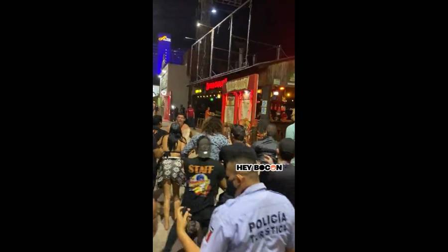 Golpean a pareja en Playa Condesa en Acapulco, Guerrero