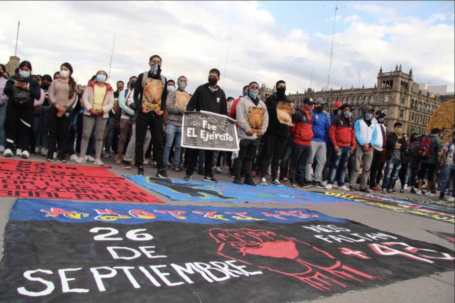 “A Sheinbaum le va a pesar en su campaña proteger al ‘delincuente’ de García Harfuch”: padres de Ayotzinapa