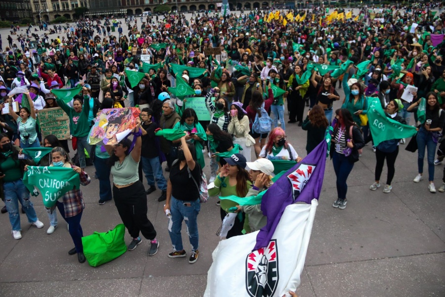 Manifestación en favor de la interrupción legal del embarazo se lleva con bailables y consignas