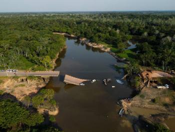 Reportan tres fallecidos y 14 heridos durante colapso de puente en Brasil