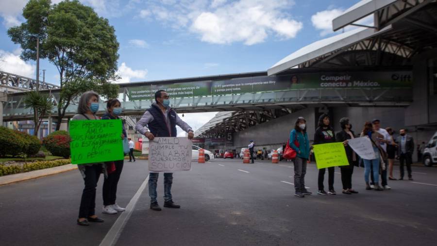 Jubilados de Mexicana de Aviación mantiene bloqueo en la Terminal 1 del AICM