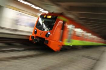 VIDEO: Convoy del Metro recorrió 12 estaciones sin detenerse, denuncian usuarios