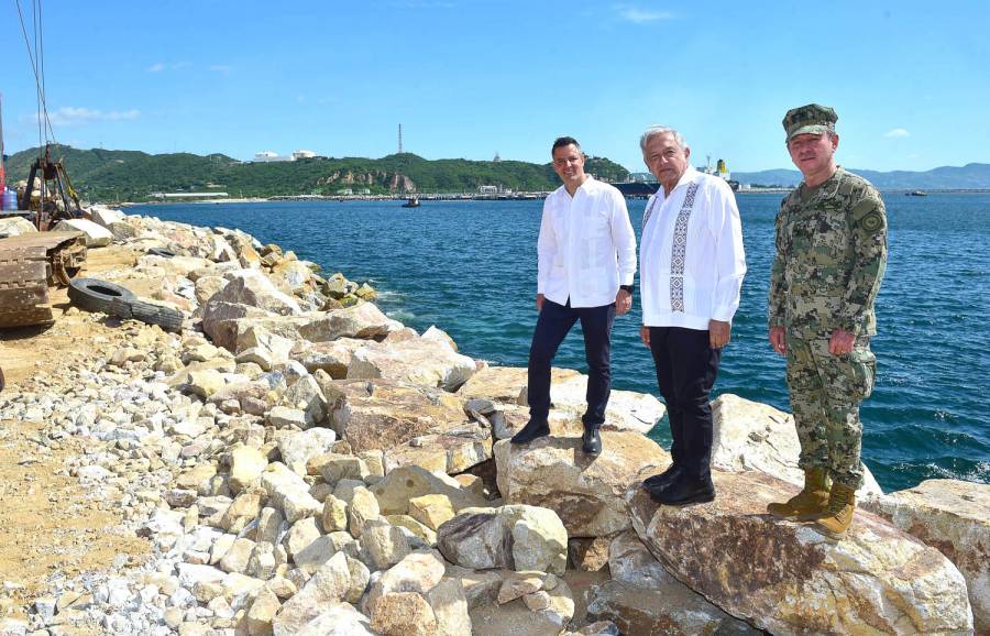 AMLO habla de modernización del Puerto de Salina Cruz en su gira