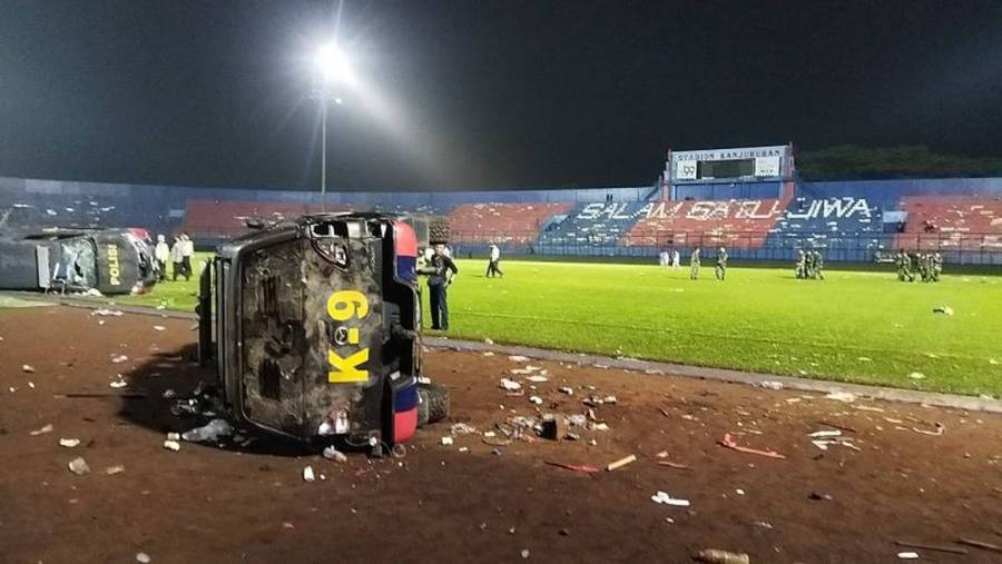 127 muertos cifra oficial tras violencia en partido de futbol en Indonesia