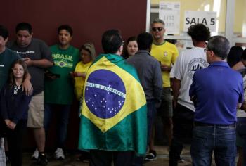 Brasil, en tensa espera del desenlace del duelo entre Lula y Bolsonaro