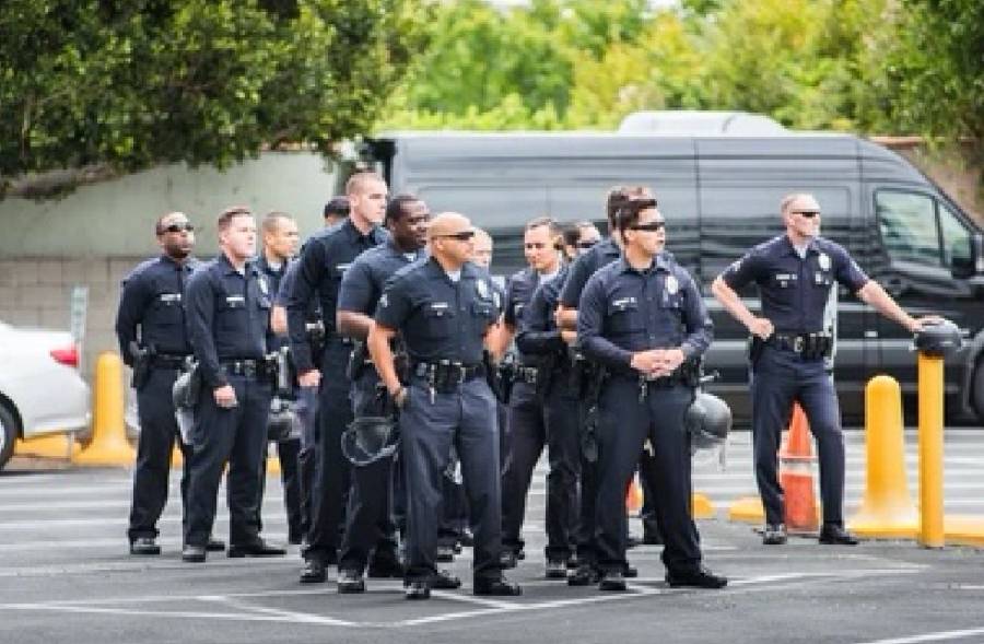 Agentes federales de EEUU portarán cámaras corporales para combatir la brutalidad policiaca