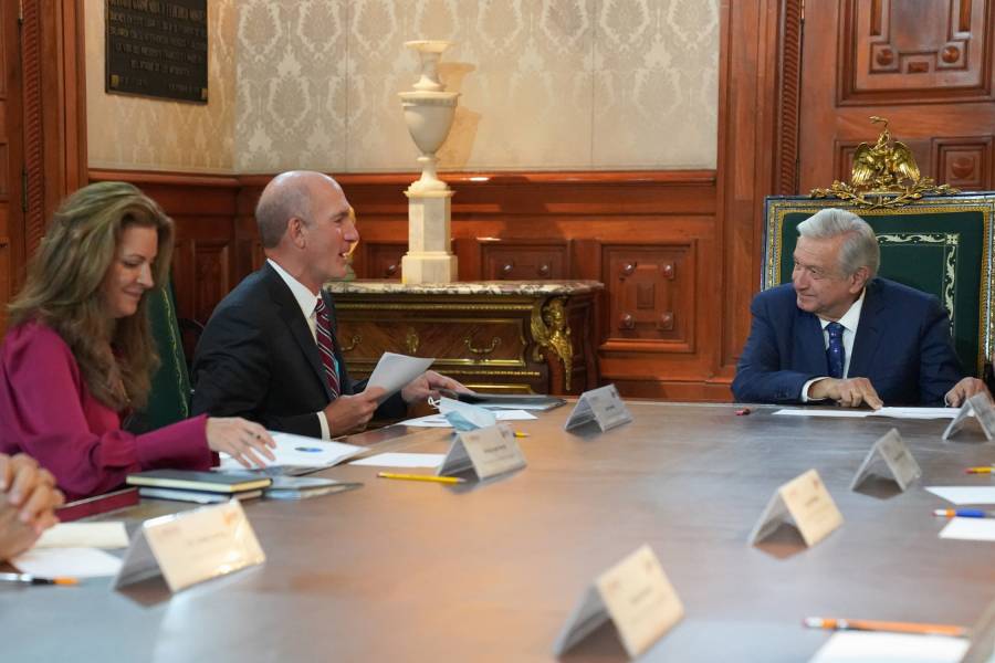 AMLO busca mejorar las telecomunicaciones del país con AT&T