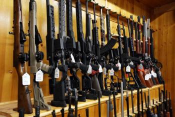 Juez bloquea controles de armas en Nueva York