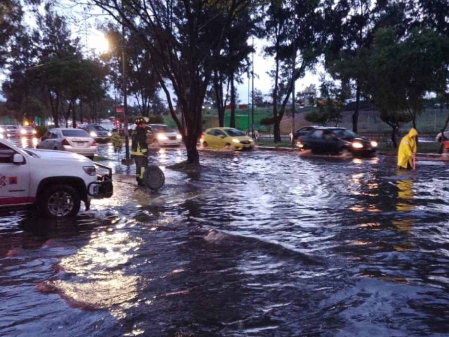 Alerta amarilla: De nuevo inundada Calzada Ermita Iztapalapa, van tres veces en la semana