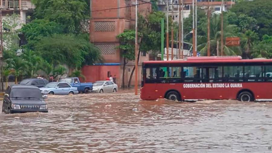 Se eleva a 15 cifra de muertos por torrenciales lluvias en Venezuela