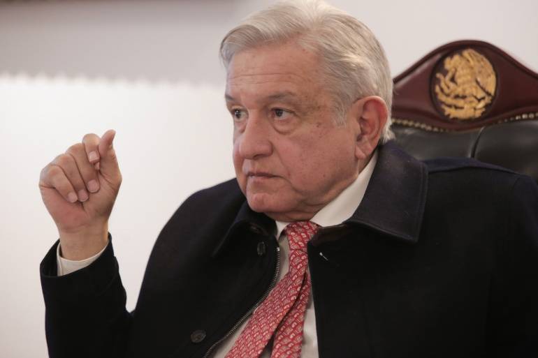 AMLO da pésame a familiares de senador y esposa fallecidos