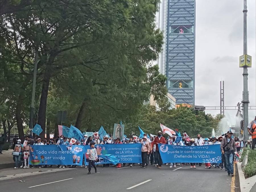 Realizan Segunda Marcha por la Mujer y la Vida en Paseo de la Reforma