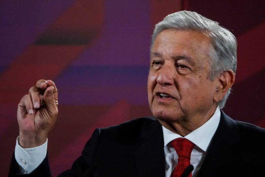 AMLO dispuesto a apoyar con máquinas de punta, para pavimentar