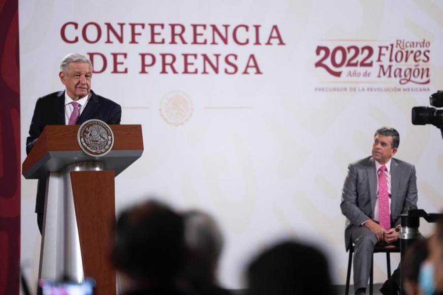 AMLO se mofa de 