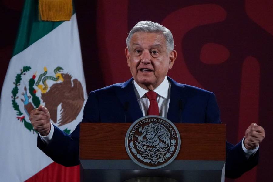 AMLO critica a quienes se enojan con uso de becas para comprar caguamas