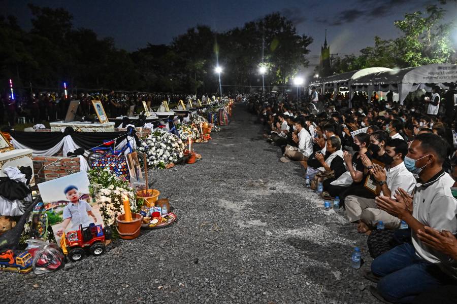 Tailandia despide a las víctimas de la matanza en guardería