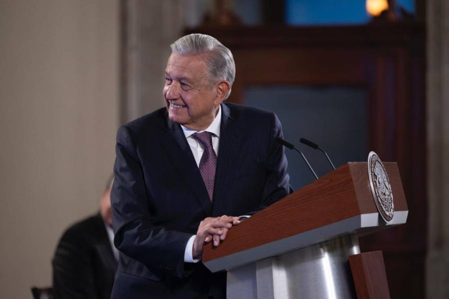 AMLO destapa a 43 “precandidatos” de oposición en mañanera