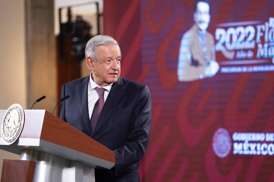 AMLO agradece a diputados reforma militar, a oposición la tacha de 