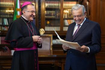 AMLO recibe cartas credenciales de tres embajadores