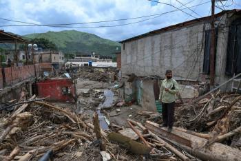 Recuperan 50 cuerpos del deslave que cubri&oacute; pueblo venezolano