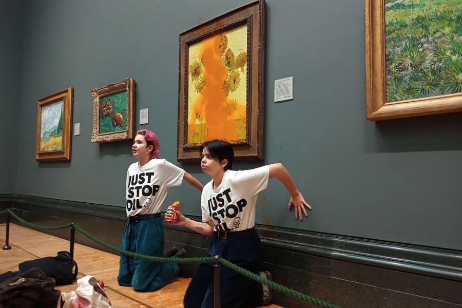 Activistas comparecen ante un juez por tirar sopa de tomate a un cuadro de Van Gogh