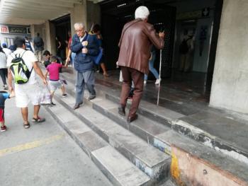 HISTORIAS EN EL METRO: QU&Eacute; NOS PASA