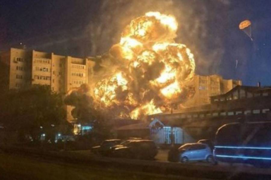 Un avión militar se estrella contra edificio de viviendas en ciudad rusa Yeisk