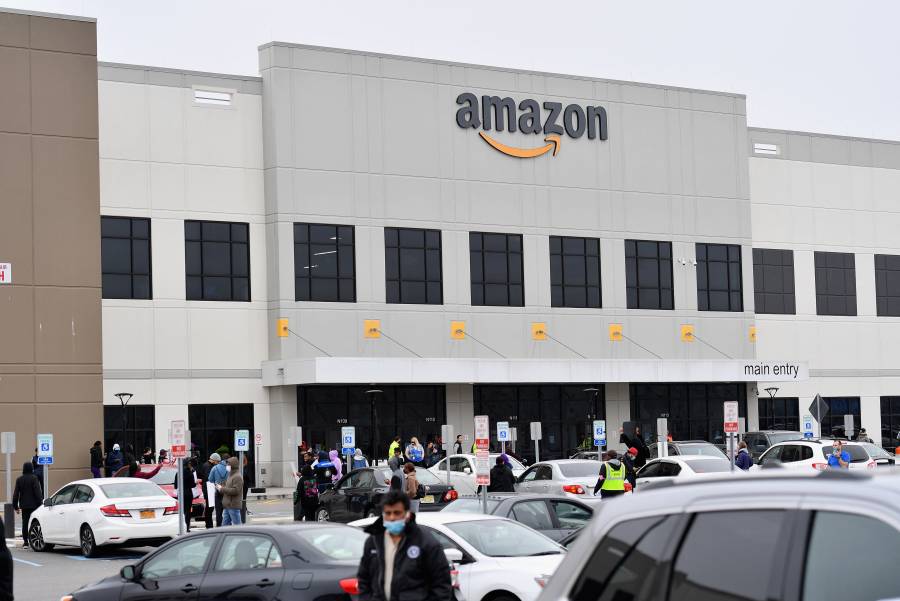 Empleados de Amazon votan contra propuesta de formar sindicato en NY