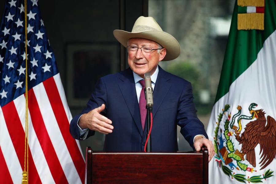 Ken Salazar asegura “No se puede creer en lo que dicen los rusos”