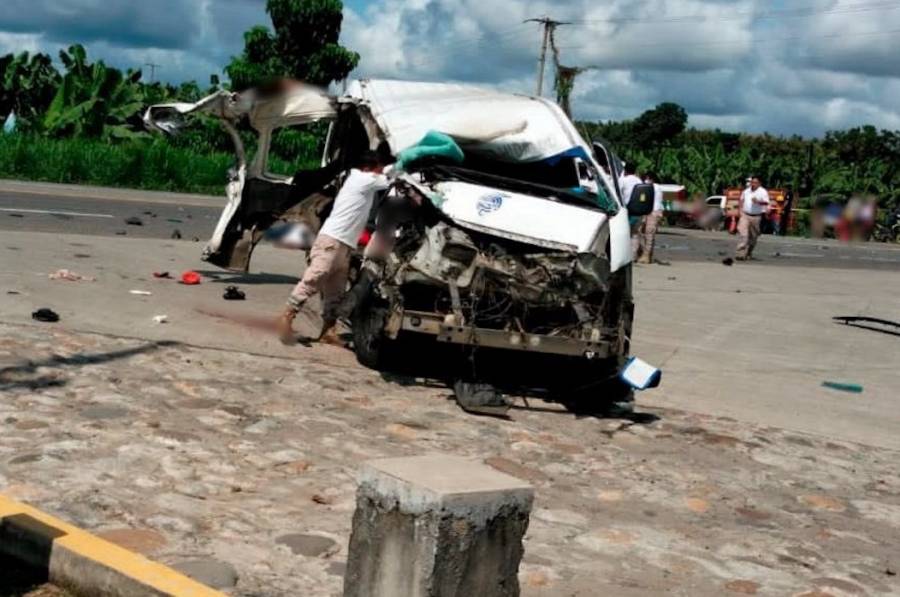 Migrantes pierden la vida en accidente carretero en Chiapas; INM repatriar&aacute; cuerpos
