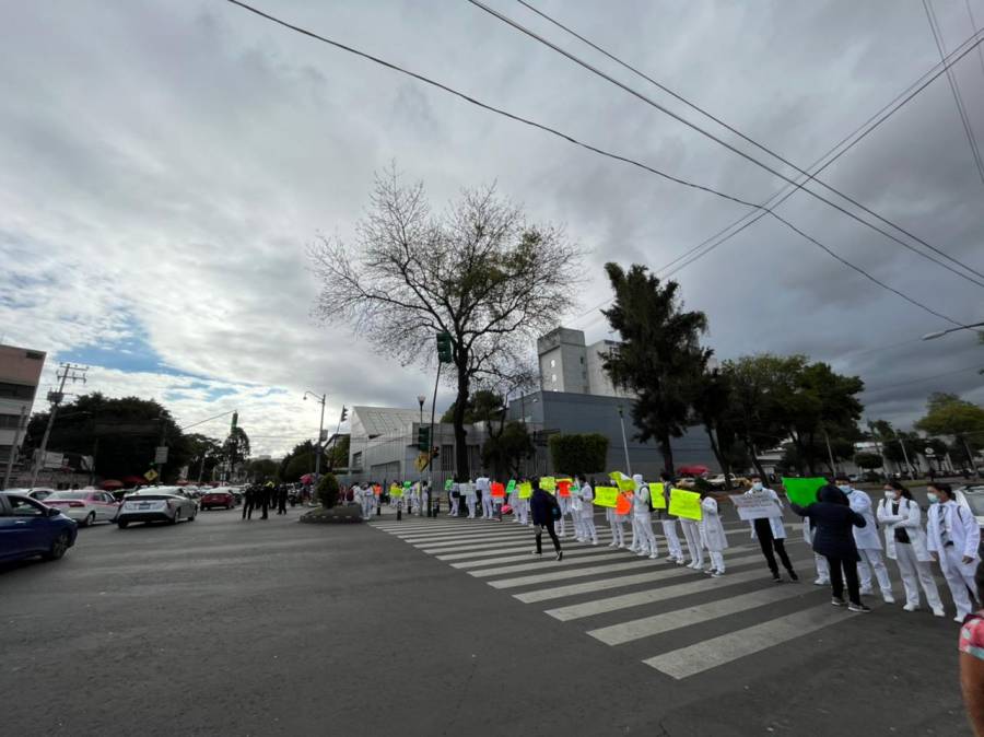 ¿Quién es Fernando Villalobos, el médico interno detenido en la CDMX?