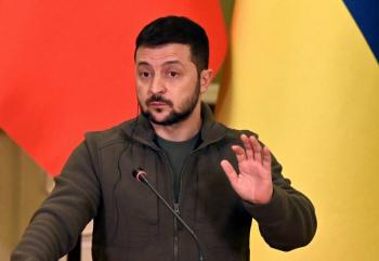Zelenski acusa a Rusia de haber minado una represa del sur de Ucrania