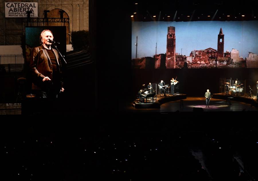 Serrat se despide de M&eacute;xico en un concierto ante decenas de miles