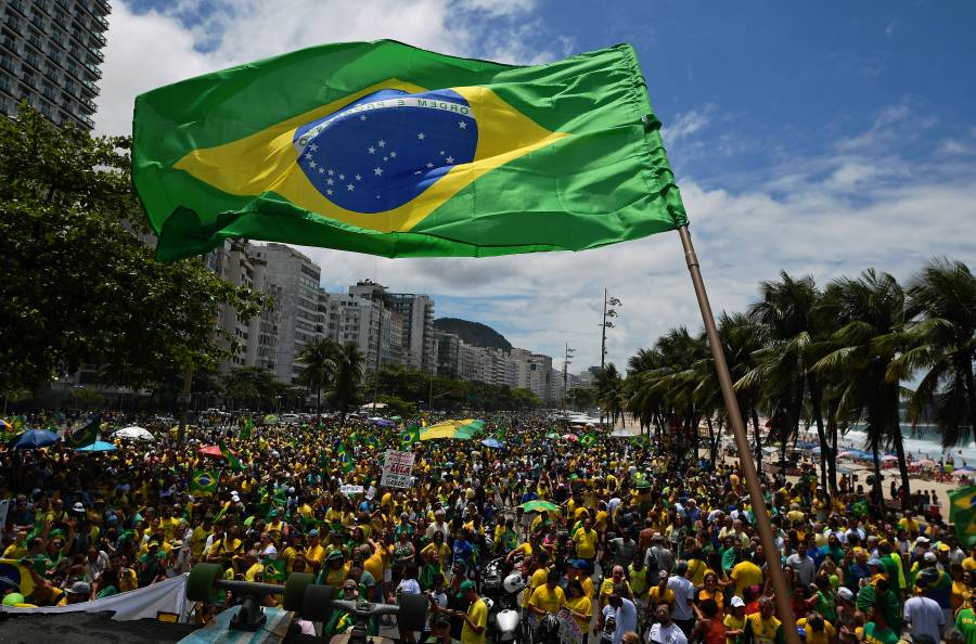 Colores y gestos con las manos: los símbolos de la campaña presidencial en Brasil