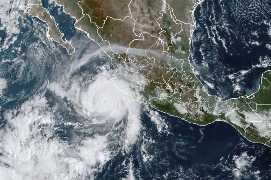 El huracán “Roslyn” de categoría 3 toca tierra en Nayarit con rachas de viento de hasta 240 km/h