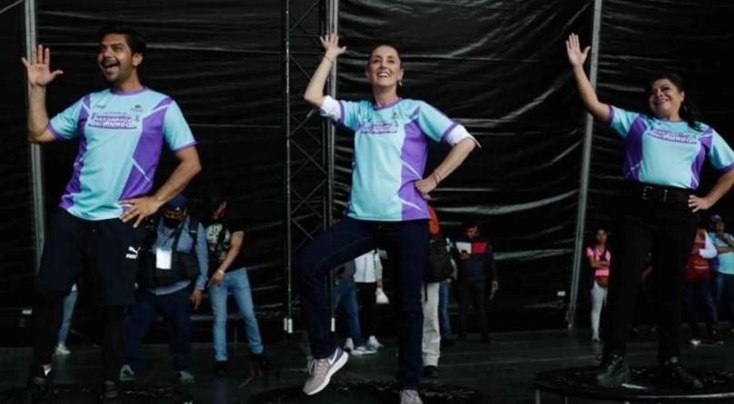 Así de activa estuvo Sheinbaum en mega clase de trampolín fitness