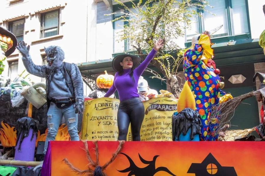 Sandra Cuevas, encabeza Desfile de Día de Muertos en Centro Histórico y Garibaldi