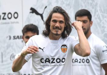 Cavani se lesiona en el tobillo derecho a tres semanas del Mundial