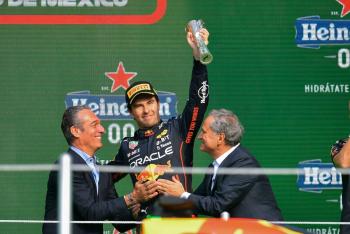 Sergio Pérez se queda con el tercer lugar del GP MÉXICO; Verstappen obtiene el primero